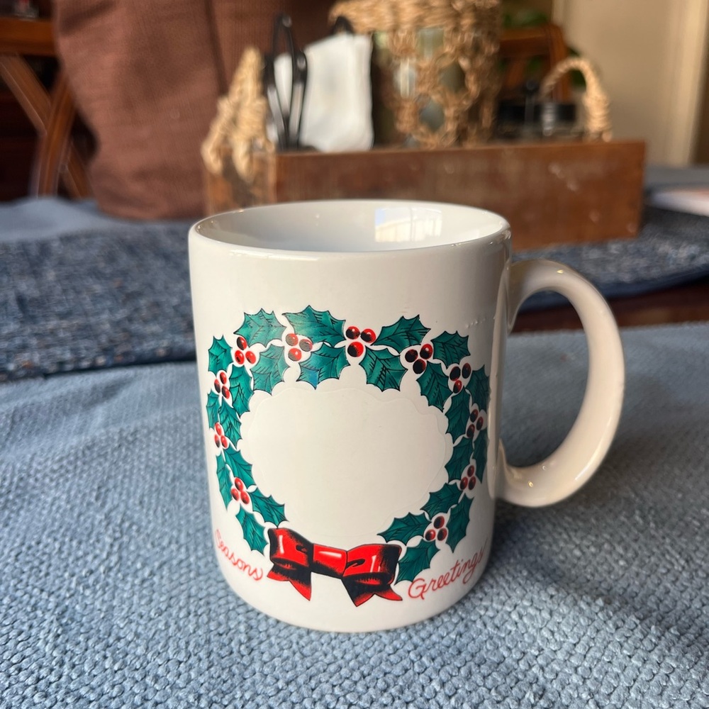 The Love Mug "Seasons Greetings” Vintage Christmas Holly Wreath Bow 1989 Coffee